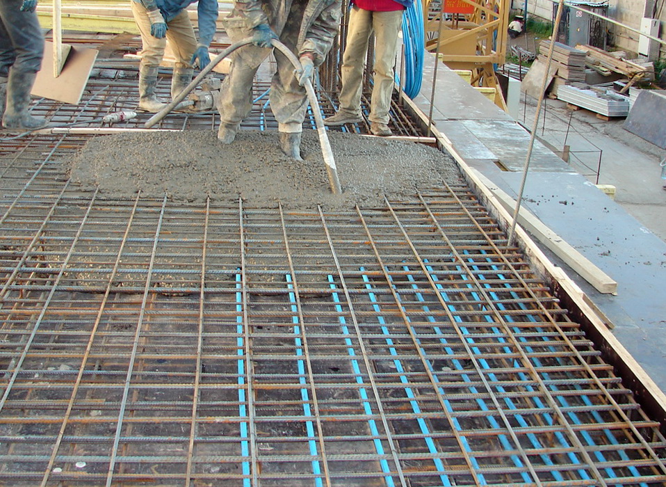 Укладка бетона в постнапряженные конструкции